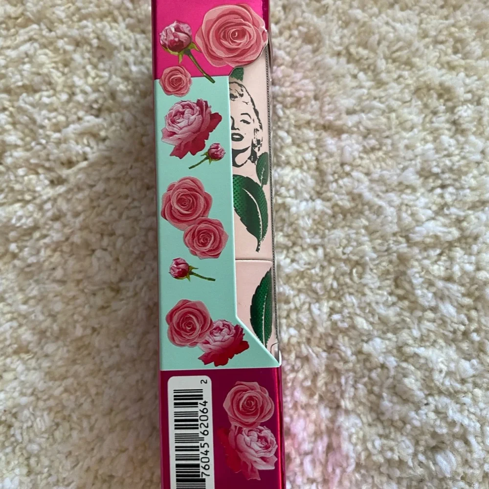 ⚫️- Hard Candy X Marilyn Monroe lip balm mint - Picture 5 of 5